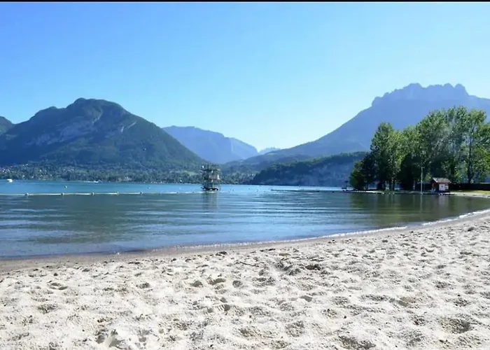 Lake Escape - With Private Parking